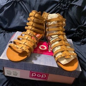 Pop Comfort Fit size 8 1/2 sandals